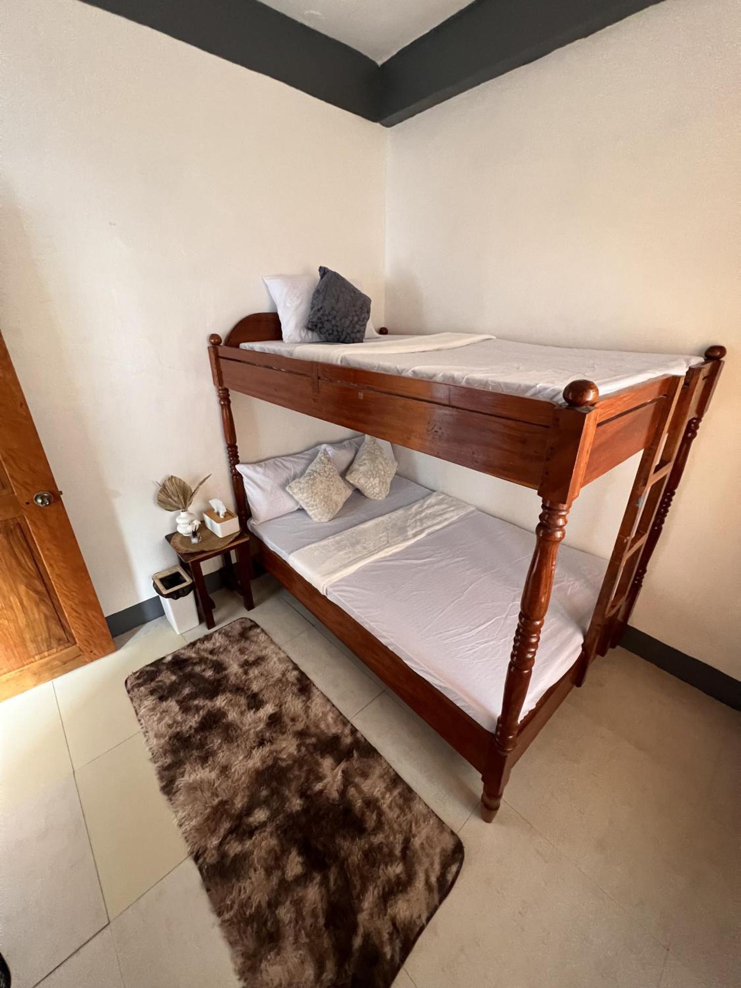 Eighty8 Tourist Inn Coron Esterno foto