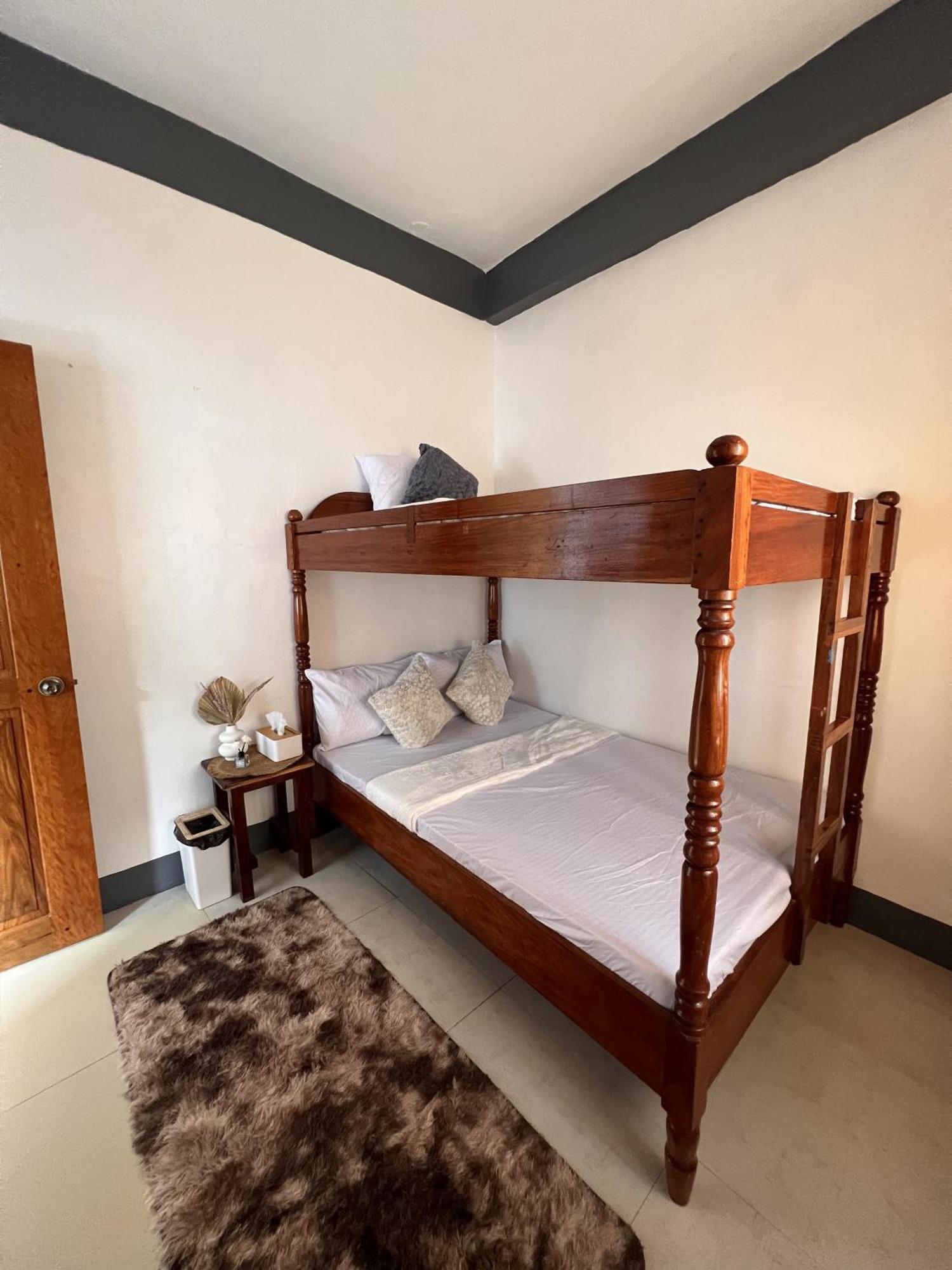 Eighty8 Tourist Inn Coron Esterno foto