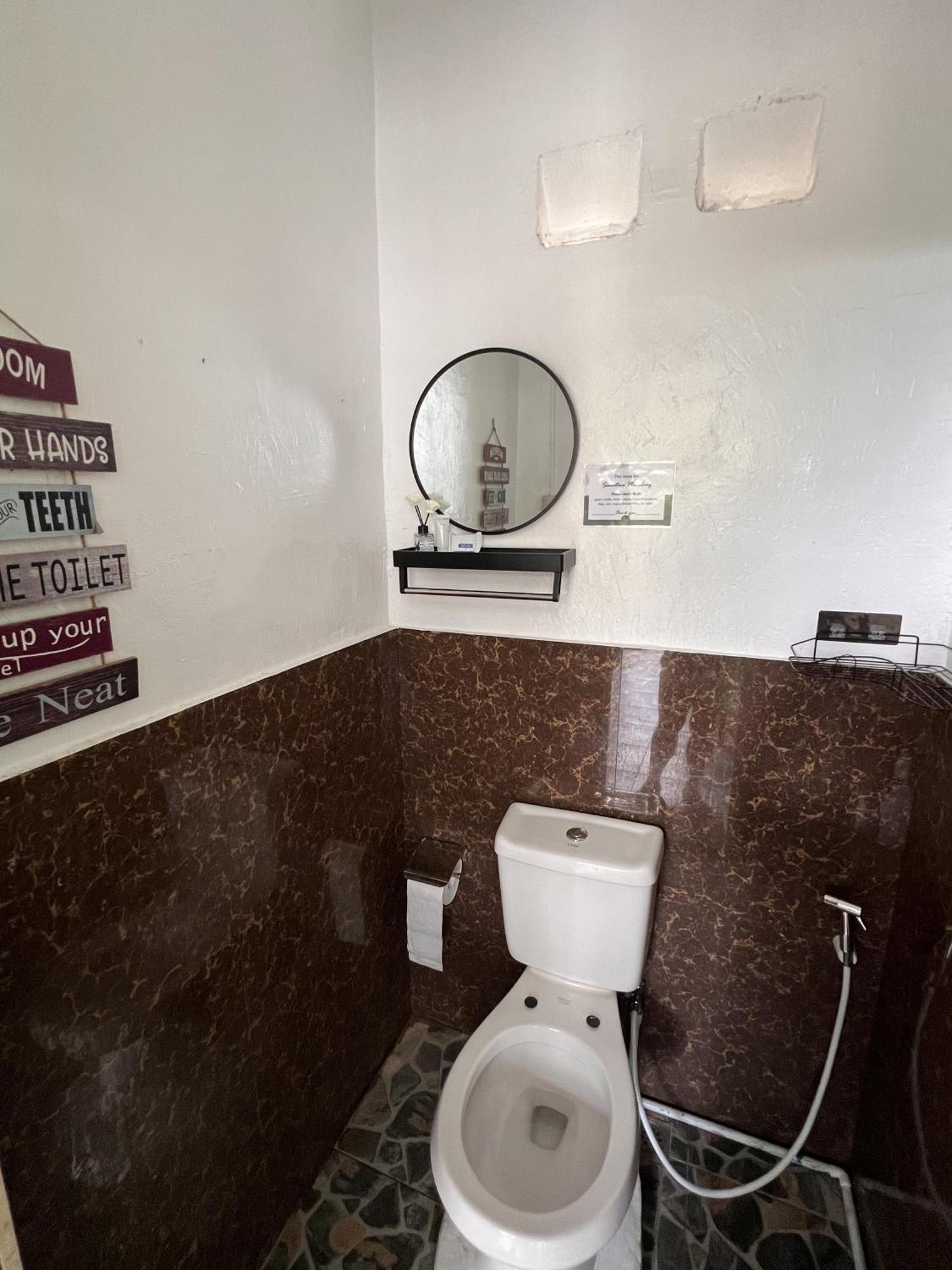 Eighty8 Tourist Inn Coron Esterno foto