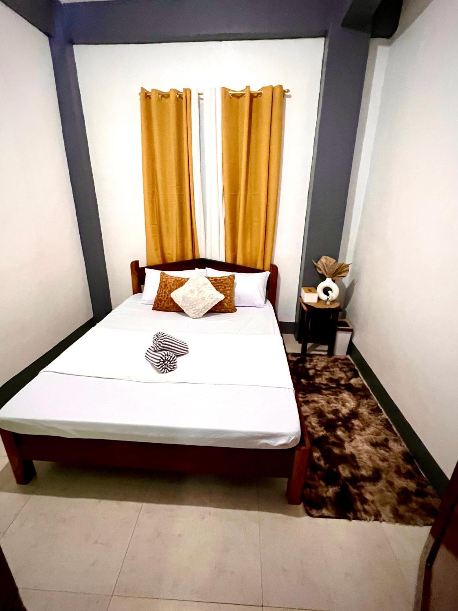 Eighty8 Tourist Inn Coron Esterno foto
