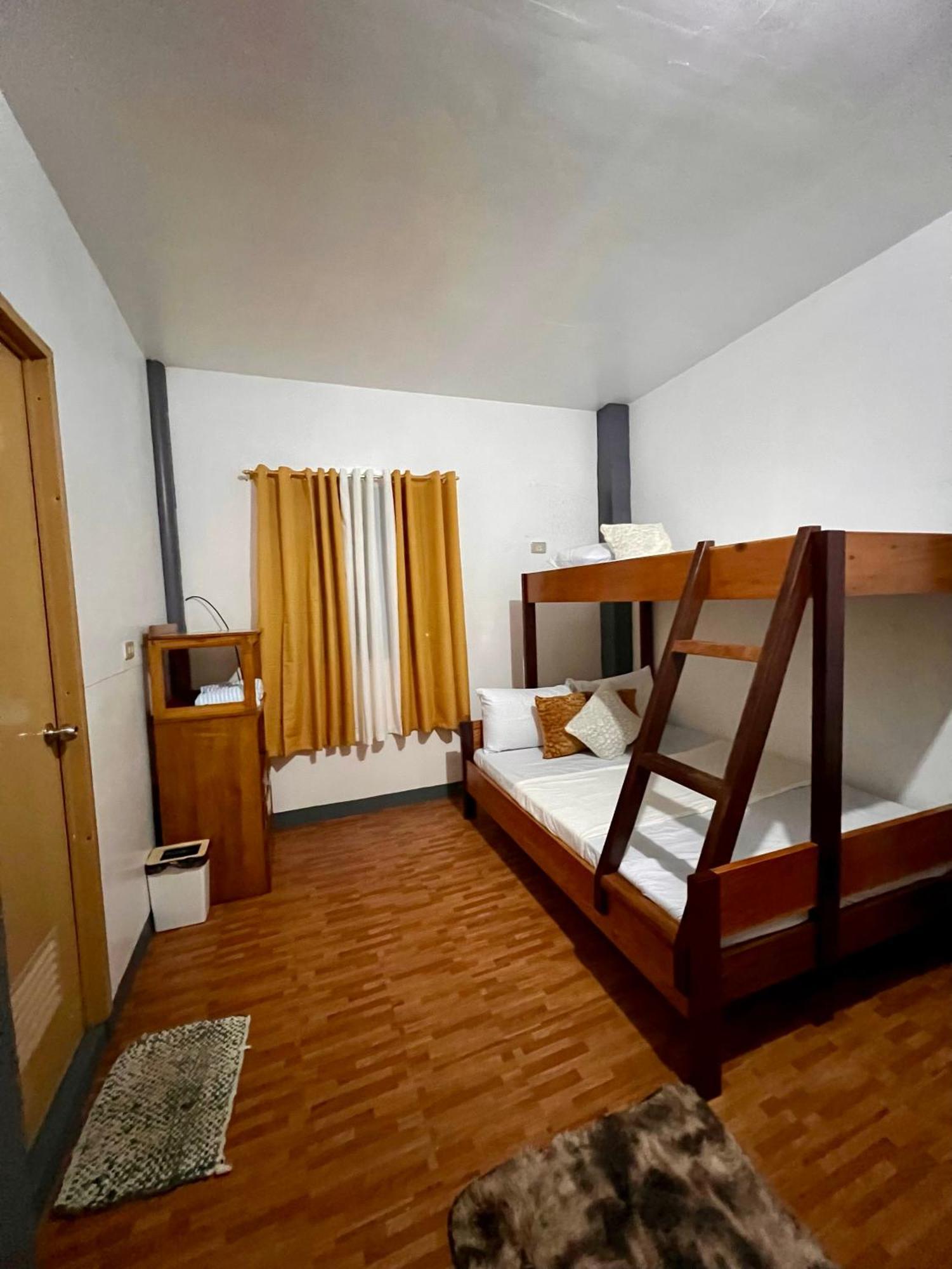 Eighty8 Tourist Inn Coron Esterno foto