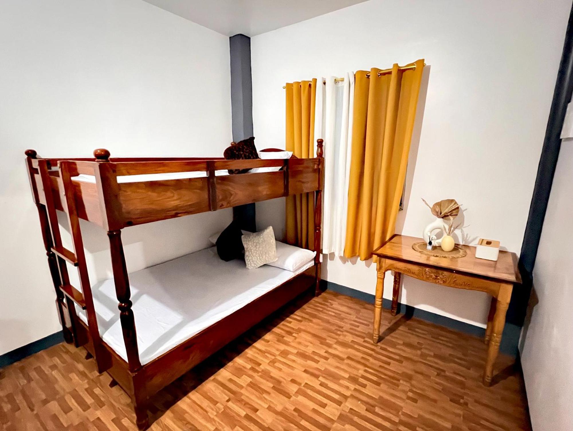 Eighty8 Tourist Inn Coron Esterno foto