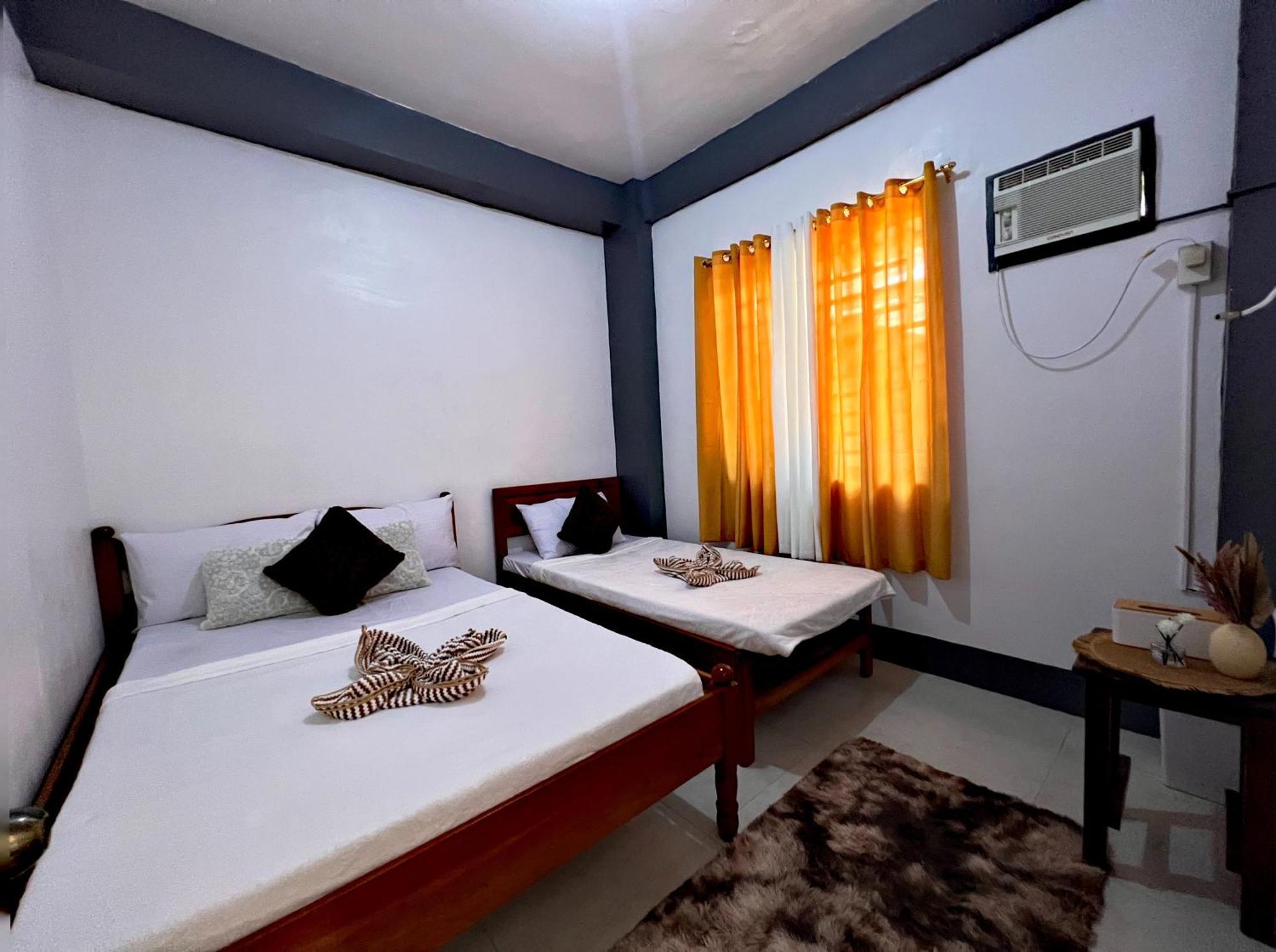Eighty8 Tourist Inn Coron Esterno foto