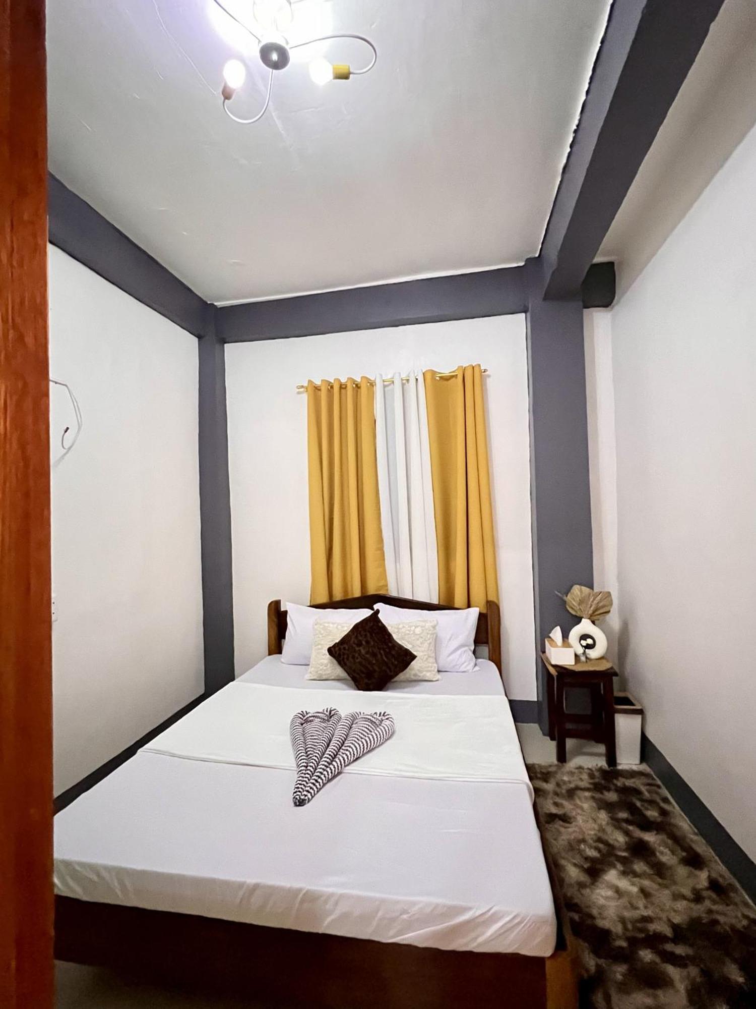 Eighty8 Tourist Inn Coron Esterno foto